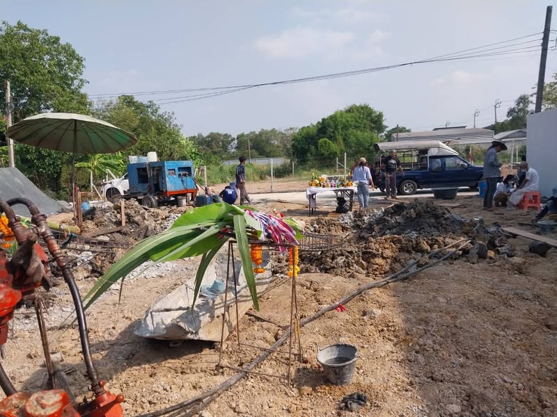 บรรยากาศหน้างานเสาเข็มเจาะและพิธียกเสาเอก–เสาโท